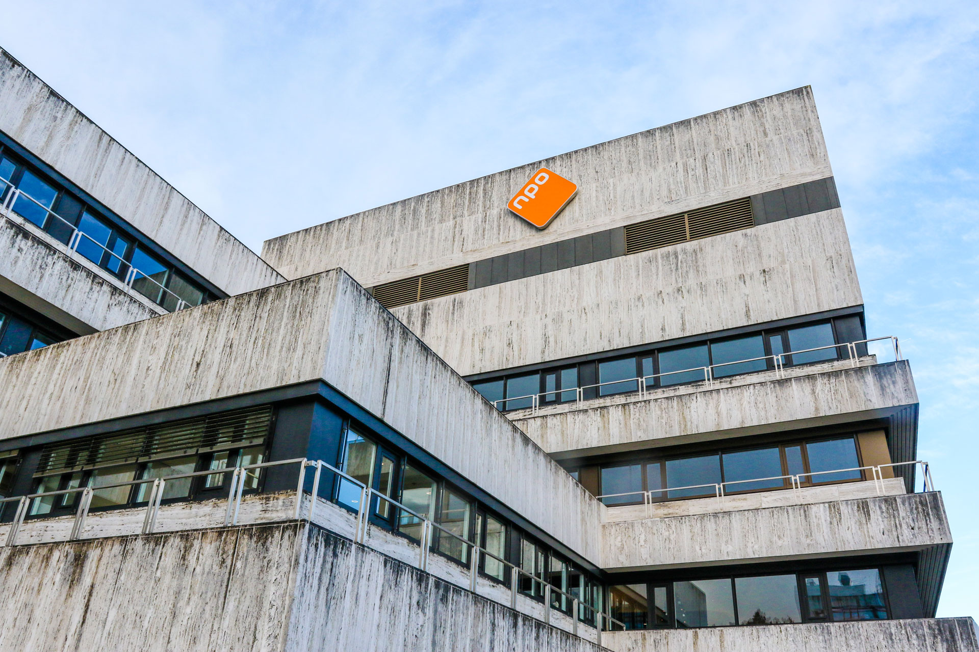 De publieke omroep zit in de houdgreep van externe producenten