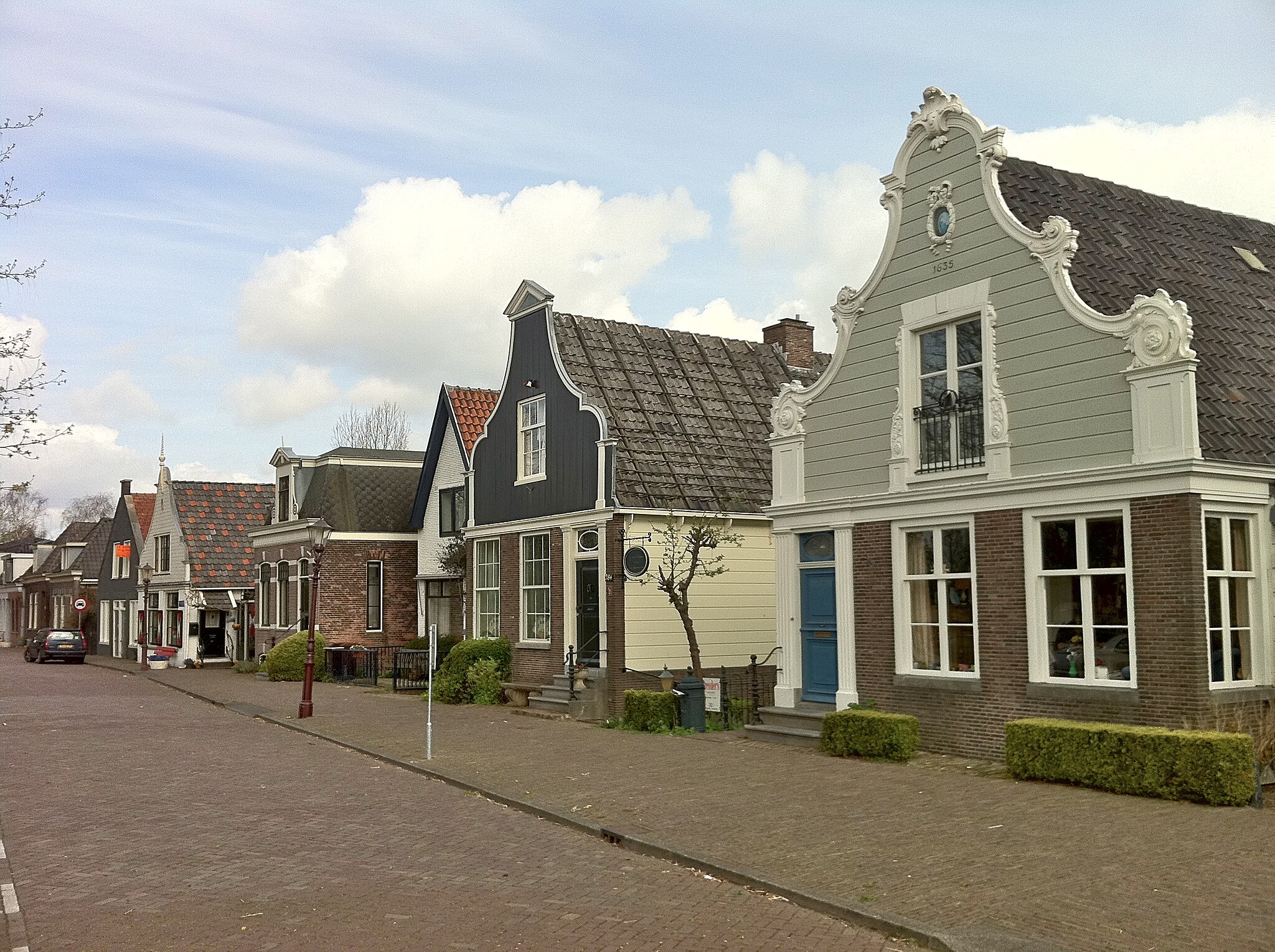 De nauwe band tussen keurder en makelaar