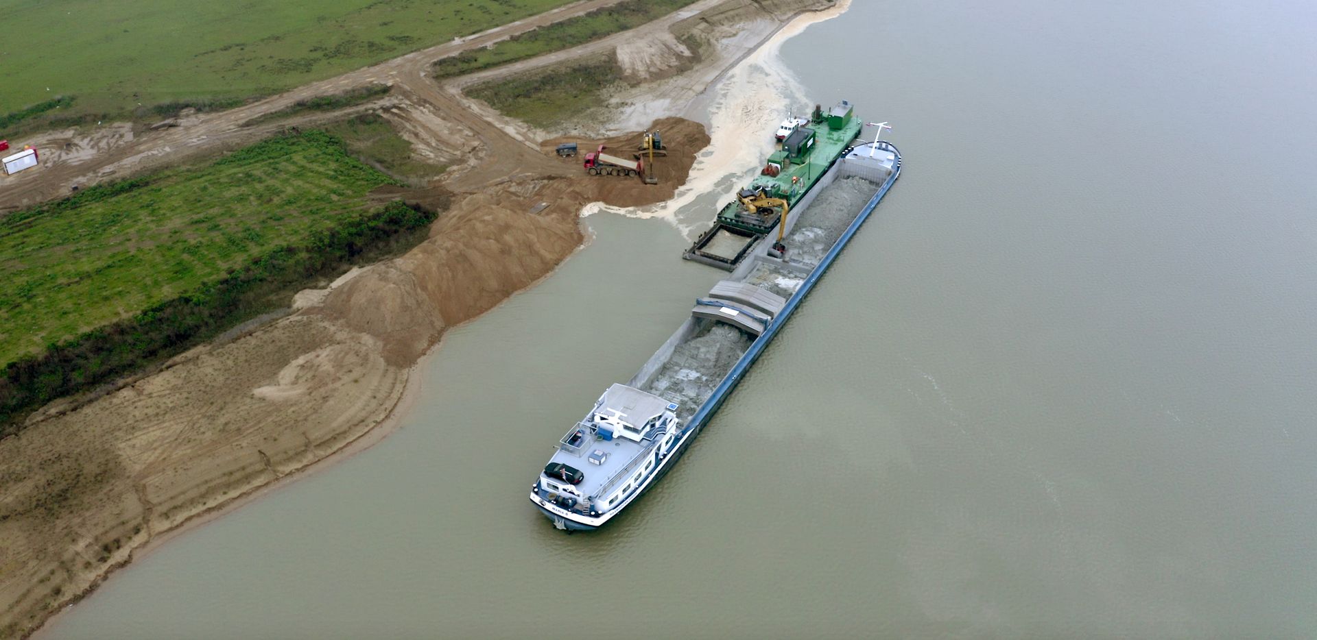 In het land van Maas en Waal worden miljoenen verdiend aan schimmige slibstort