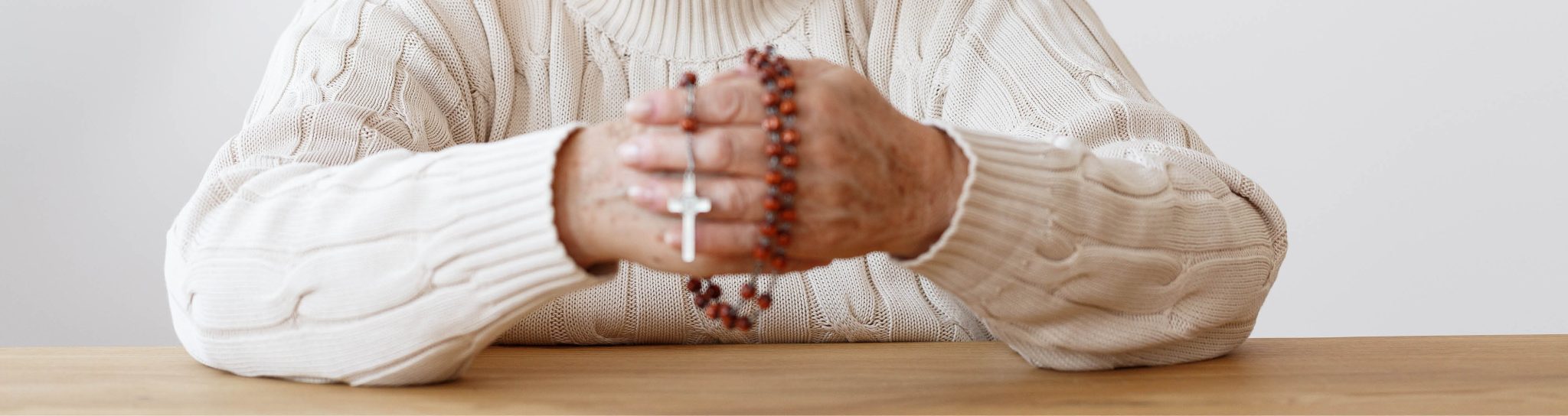 Nu veel kloosterordes op uitsterven staan, azen de bisschoppen op het geld van de zusters