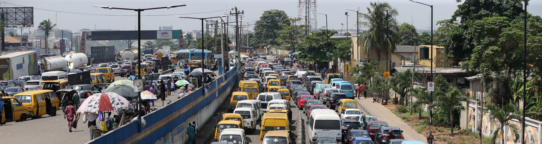 Waarom Afrika het afvoerputje van de benzinehandel blijft