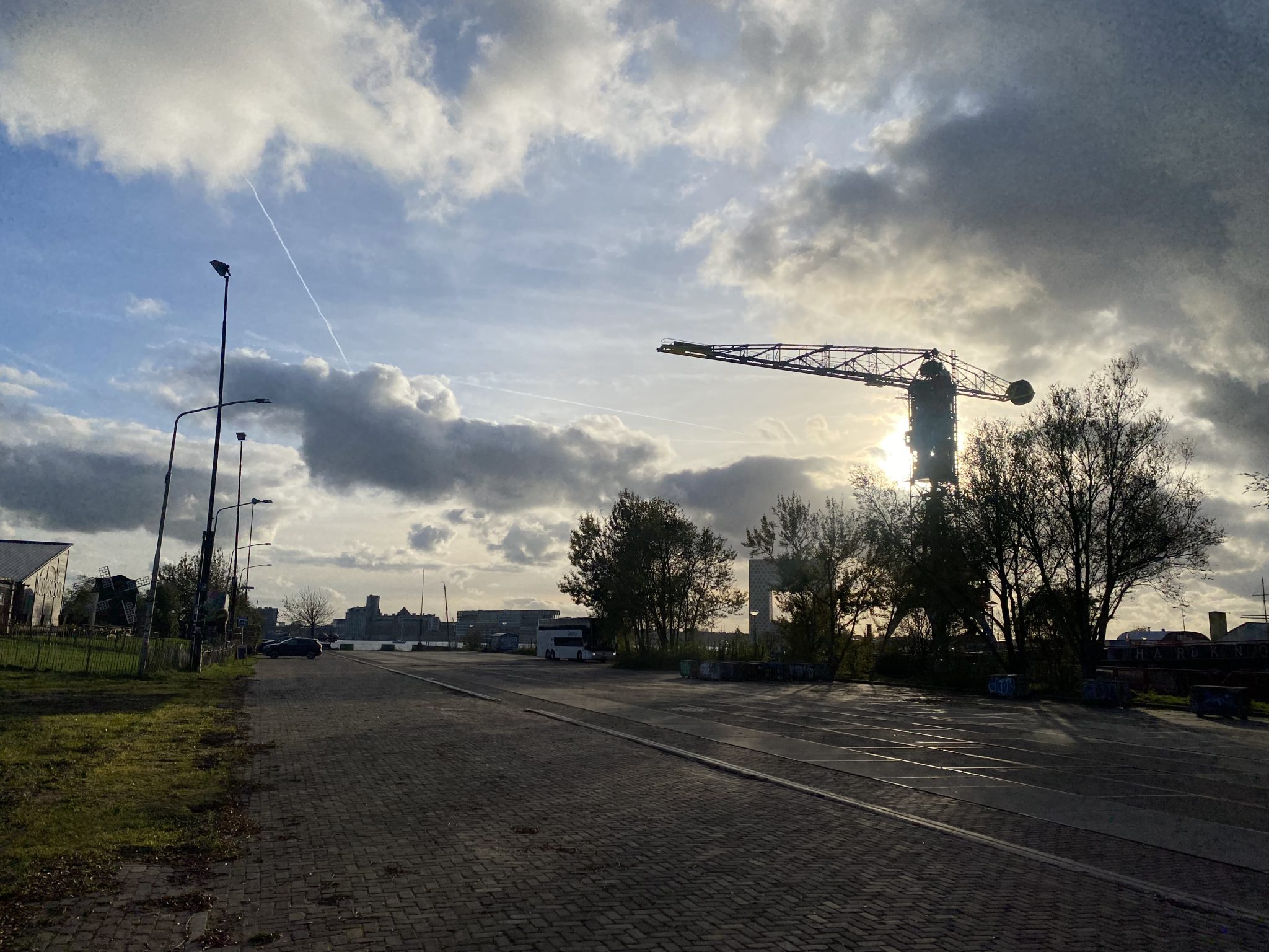 Eén postzegelparkje en wat sprieterige boompjes